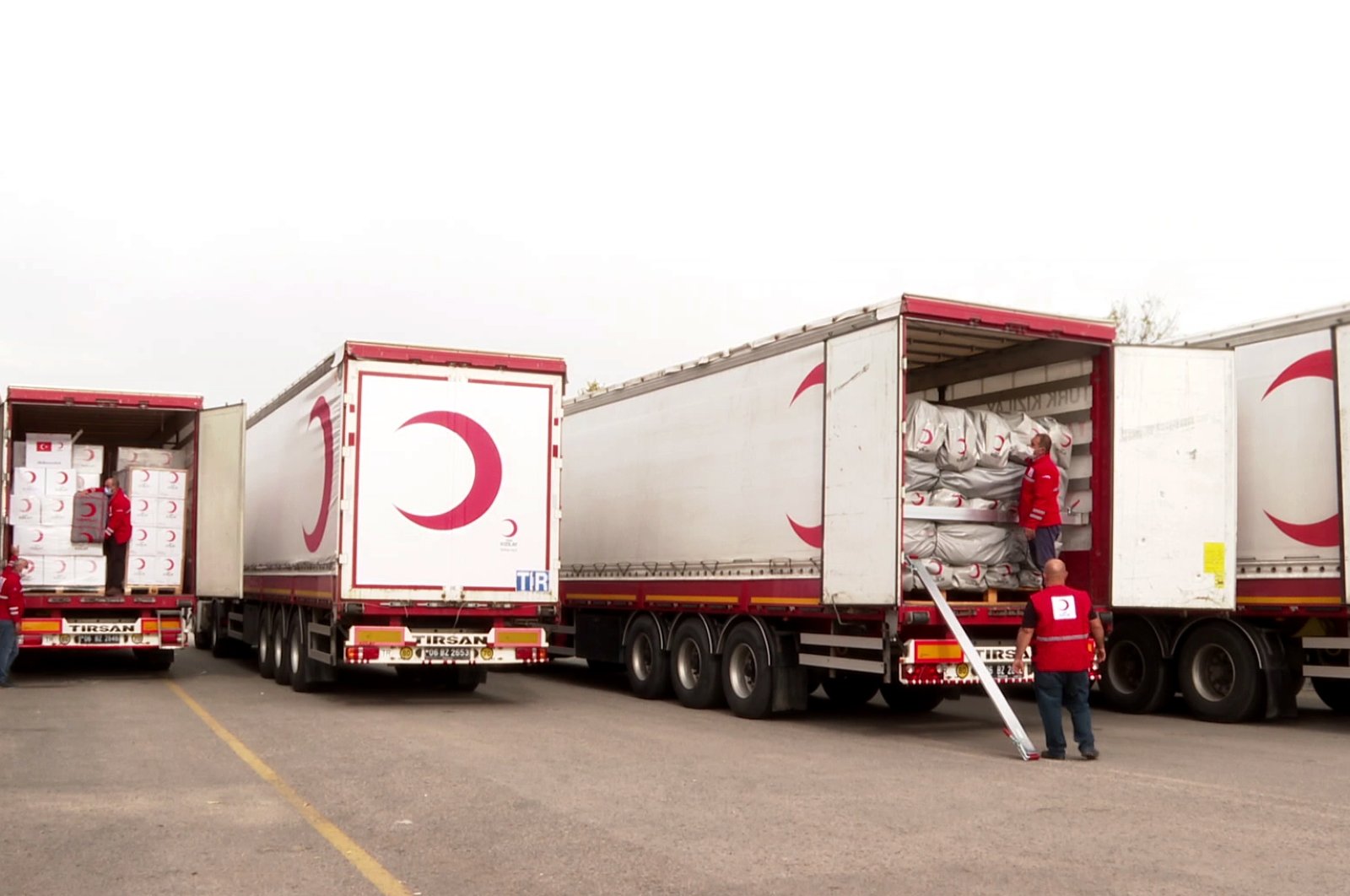 Turkish Red Crescent workers loading humanitarian aid on trucks, Turkey, Feb. 25, 2022. (AA PHOTO)