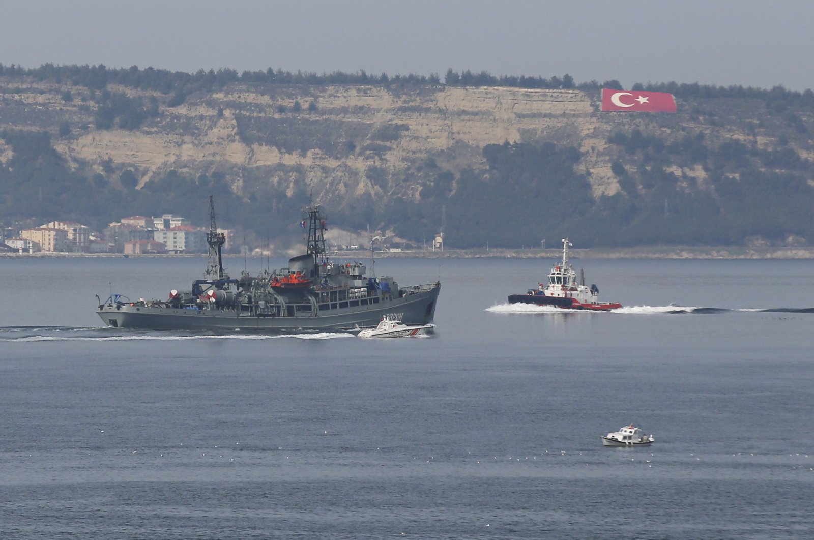 The Russian Navy&#039;s Black Sea Fleet 145th Rescue Ship Squad&#039;s Prut class rescue tug EPRON passes through the Çanakkale Strait, Turkey, Feb. 16, 2022. (AA File Photo)