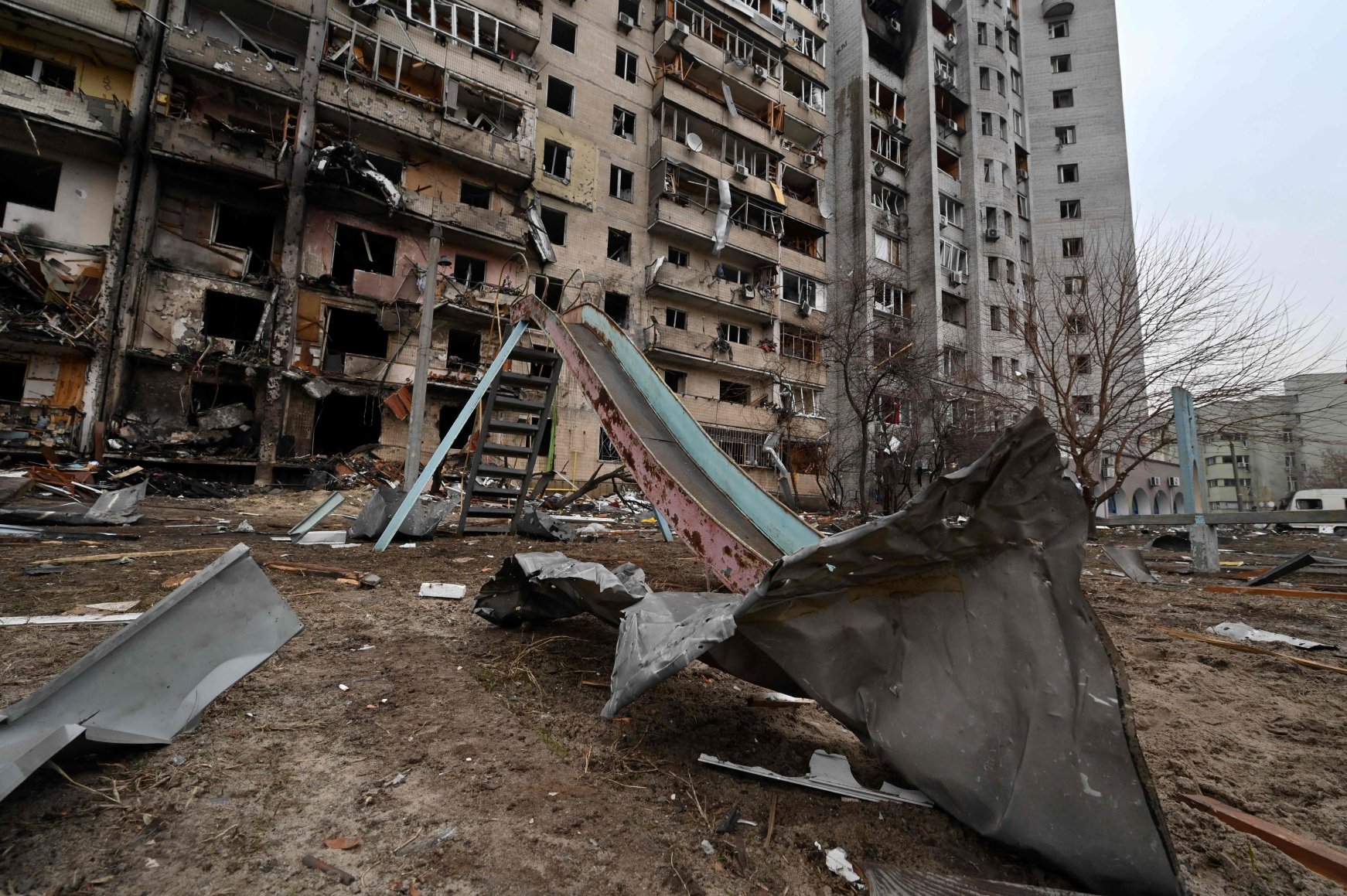 Civilians helpless, cities attacked as Russia invades Ukraine | Daily Sabah