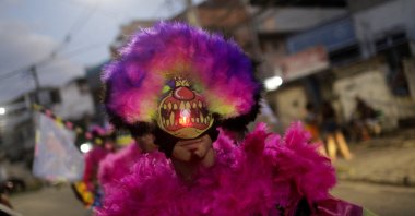 "Bate-bola" (slam the ball) revelers perform during the traditional carnival festivity in a suburb, despite Carnival celebrations being postponed to April due to the coronavirus outbreak in Rio de Janeiro, Brazil, Feb. 25, 2022. (Reuters Photo)