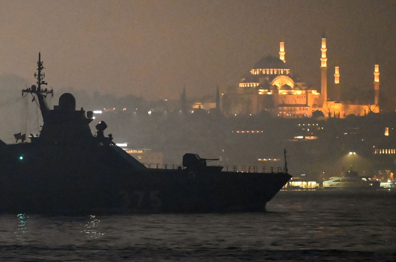 Russian Navy&#039;s Project 22160 Patrol Vessel Dmitriy Rogachev 375 sails through the Bosphorus Strait on the way to the Black Sea past the city Istanbul as Suleymaniye mosque is seen in the background, Feb. 16, 2022. (AFP Photo)