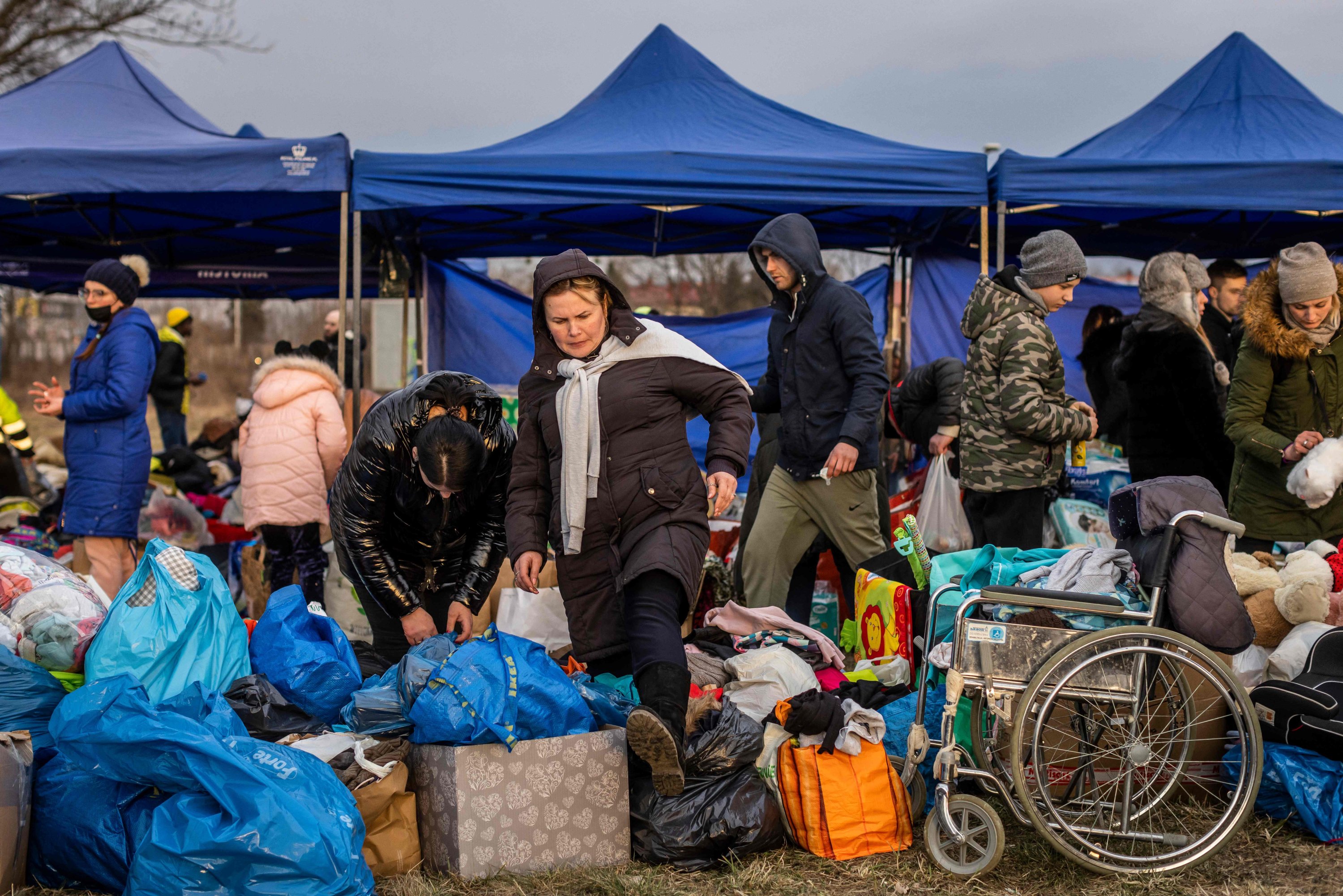 Outpouring of solidarity&amp;#39;: Ukrainians fleeing war welcome in Poland | Daily  Sabah