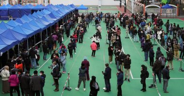 People wearing face masks line up at a testing center for COVID-19 in Hong Kong, China, Feb. 23, 2022. (Reuters Photo)