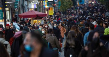 A crowd of people walks along Istiklal Avenue, one of the most known shopping places in Istanbul, Turkey, Feb. 5, 2022. (Reuters Photo)