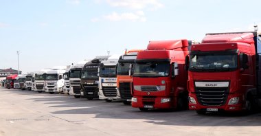 Lorries are parked near the Kapıkule border gate along the Turkish-Bulgarian border, Feb. 26, 2022. (DHA Photo)