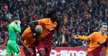 Galatasaray players celebrate their victory at NEF Stadium in Istanbul during the Turkish Süper Lig match against Çaykur Rizespor, Turkey, Feb. 27, 2022. (IHA Photo)