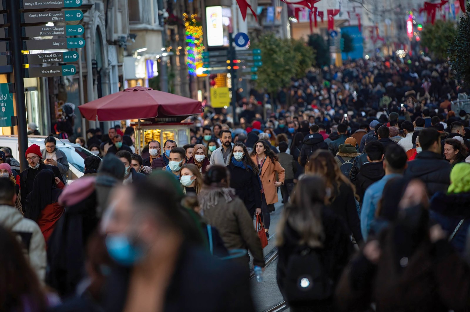 A crowd of people walks along Istiklal Avenue, one of the most known shopping places in Istanbul, Turkey, Feb. 5, 2022. (Reuters Photo)