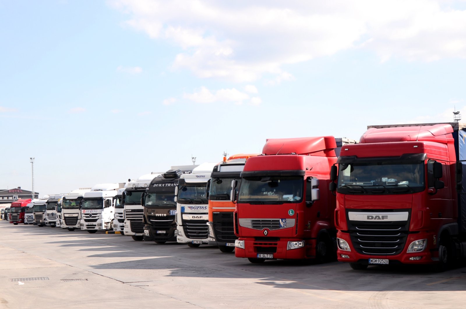 Lorries are parked near the Kapıkule border gate along the Turkish-Bulgarian border, Feb. 26, 2022. (DHA Photo)