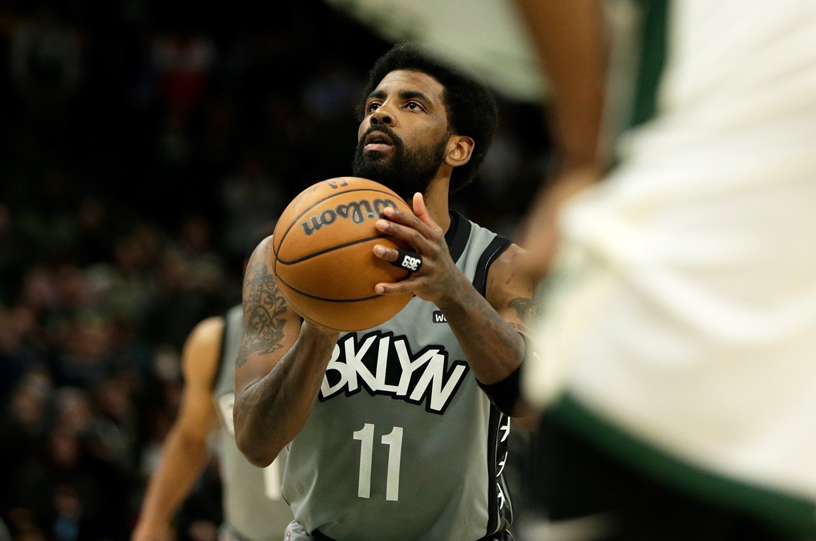 Brooklyn Nets&#039; Kyrie Irving shoots in an NBA game against the Milwaukee Bucks, Milwaukee, Wisconsin, U.S., Feb. 26, 2022. (AFP Photo)