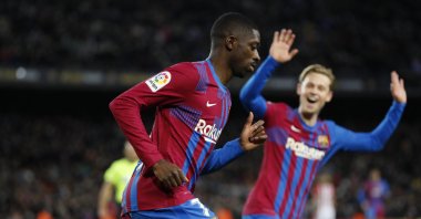 Barcelona's Ousmane Dembele (L) celebrates with teammate Frenkie De Jong (R) after scoring in a La Liga match against Athletic Bilbao, Barcelona, Spain, Feb. 27, 2022. (EPA Photo)