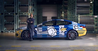 Art star Jeff Koons in front of the BMW M850i xDrive Gran CoupE he designed. (DPA)