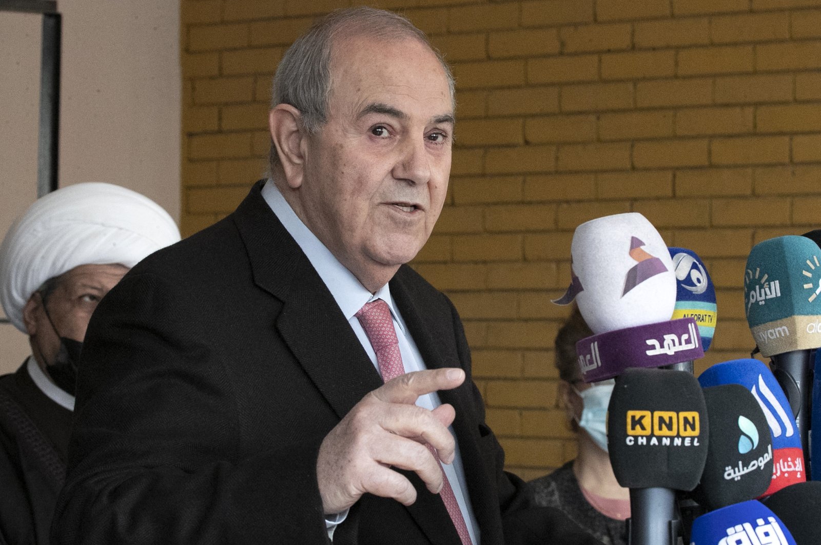 Ayad Allawi, Iraqi politician and former vice president and interim prime minister, gives a press conference in the capital Baghdad on January 31, 2022. (Photo by Sabah ARAR / AFP)