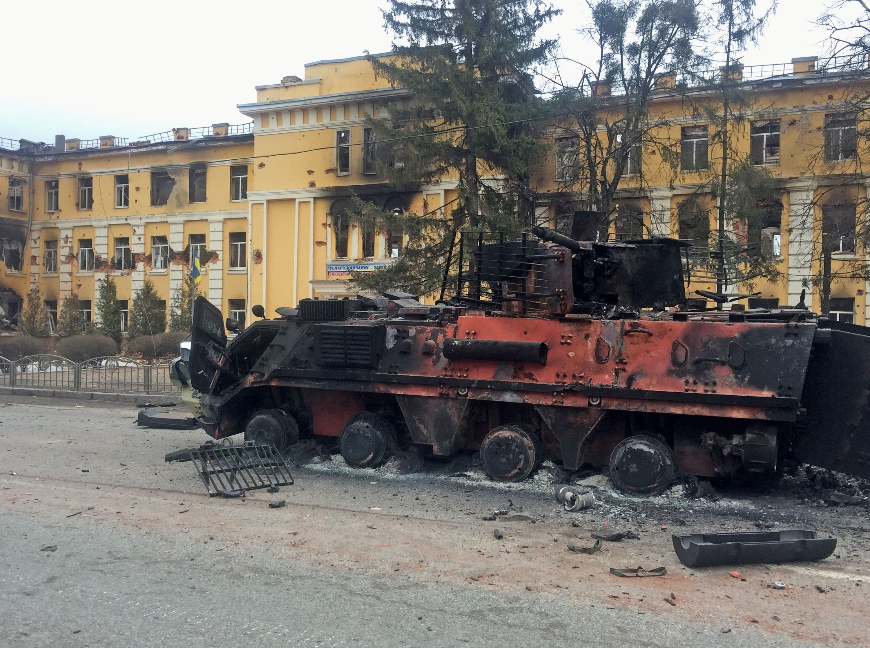 Heavy Russian Artillery Hits Ukraines Kharkiv Freedom Square Daily