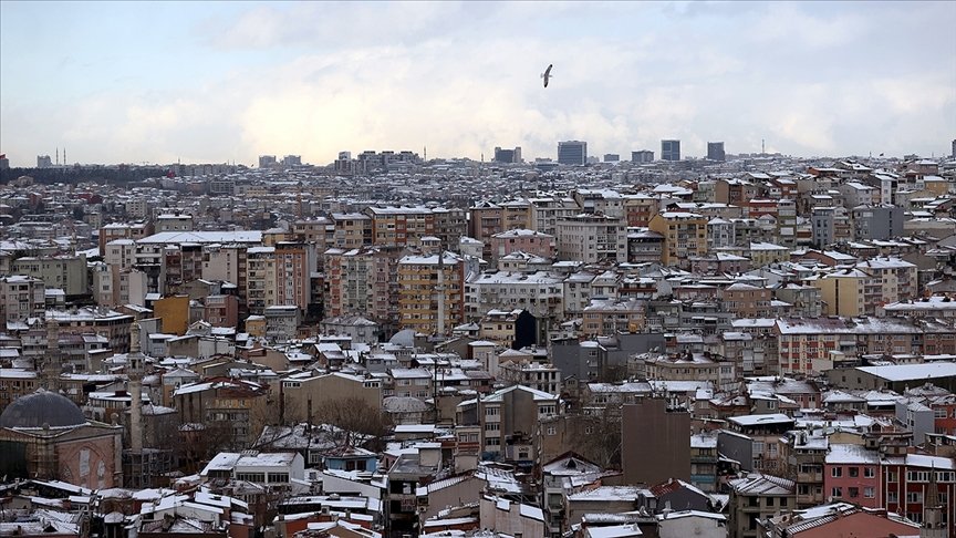 A view of old buildings in a neighborhood in Istanbul, Turkey, Feb. 23, 2021. (AA PHOTO)