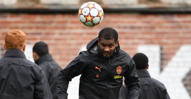 Shakhtar Donetsk's Brazilian defender Marlon (C) and teammates during a training session, Kyiv, Ukraine, Oct. 18, 2021. (AFP Photo)
