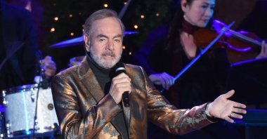 Neil Diamond performs at the 84th Rockefeller Center Christmas Tree Lighting at Rockefeller Center, New York, US, Nov. 30, 2016. (AFP Photo)