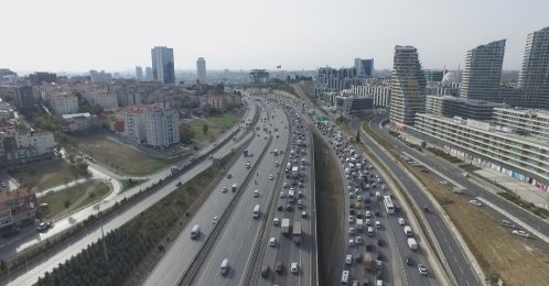 A view of the Mahmutbey section of TEM highway, in Istanbul, Turkey, March 1, 2022. (DHA PHOTO)