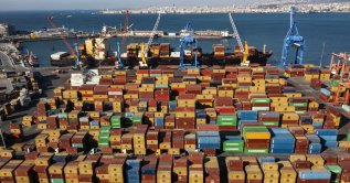 Containers are seen at the Port of Izmir in western Turkey, Dec. 22, 2021. (AA Photo)
