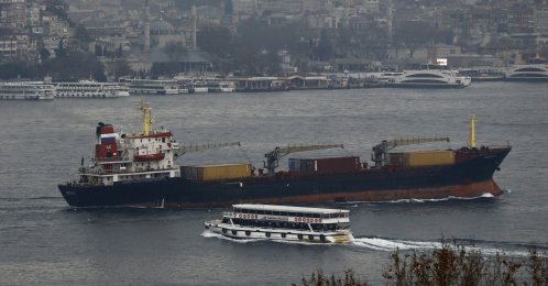 The Russian Navy cargo ship Vologda-50 sets sail in the Bosporus, on its way to the Mediterranean Sea, in Istanbul, Turkey, Dec. 26, 2015. (Reuters File Photo)