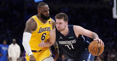 Mavericks' Luka Doncic (R) drives past Lakers' LeBron James during an NBA game, Los Angeles, California, U.S., March 1, 2022. (AP Photo)