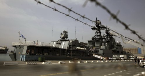 Russian Navy's anti-aircraft ship Admiral Panteleyev is moored during a port call, Limassol, Greek Cyprus, May 17, 2013. (AFP Photo)