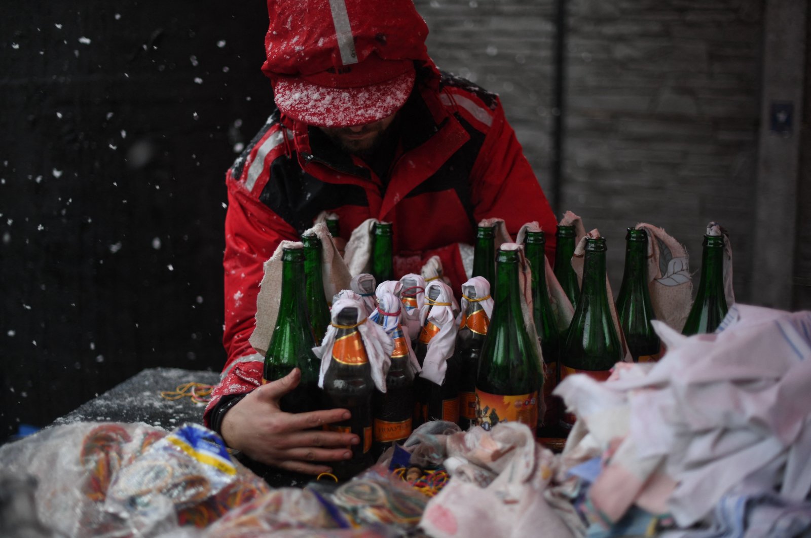 A volunteer demonstrates how to prepare Molotov cocktails at the Pravda brewery in Lviv, Ukraine, Feb. 27, 2022. (AFP Photo)