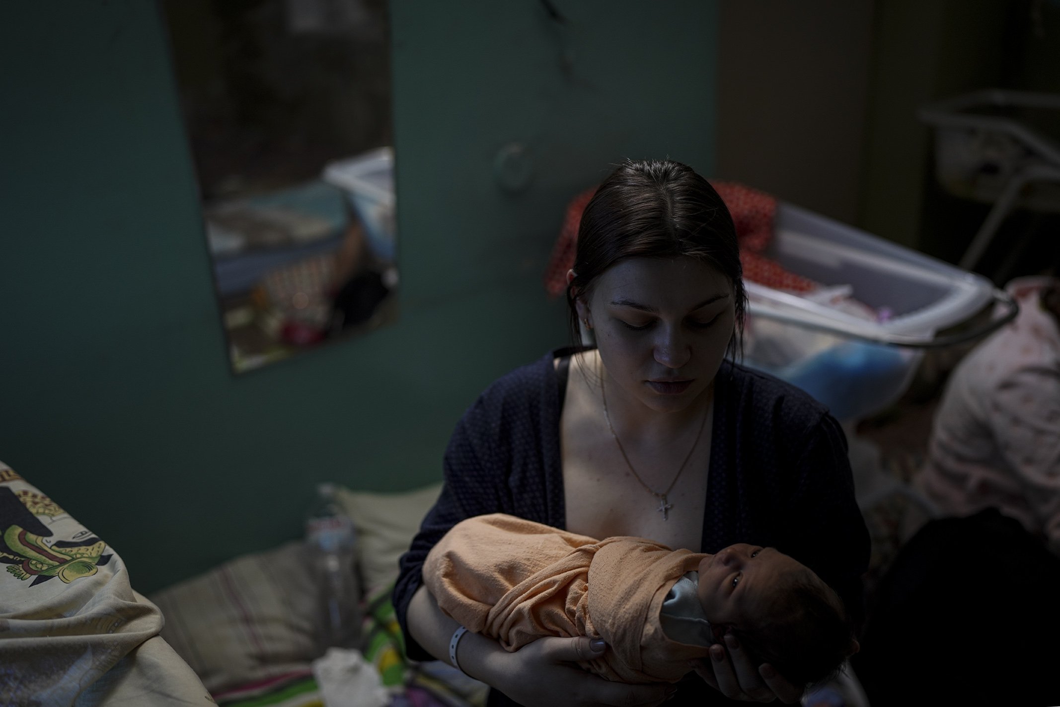 A women shows her baby, Kyiv, Ukraine, March 2, 2022. (Uğur Yıldırım Photo)