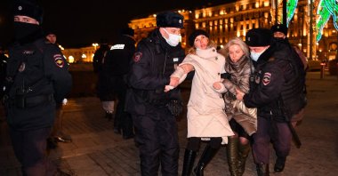 Police officers detain women during a protest against Russia's invasion of Ukraine in central Moscow, Russia, March 2, 2022. (AFP Photo)