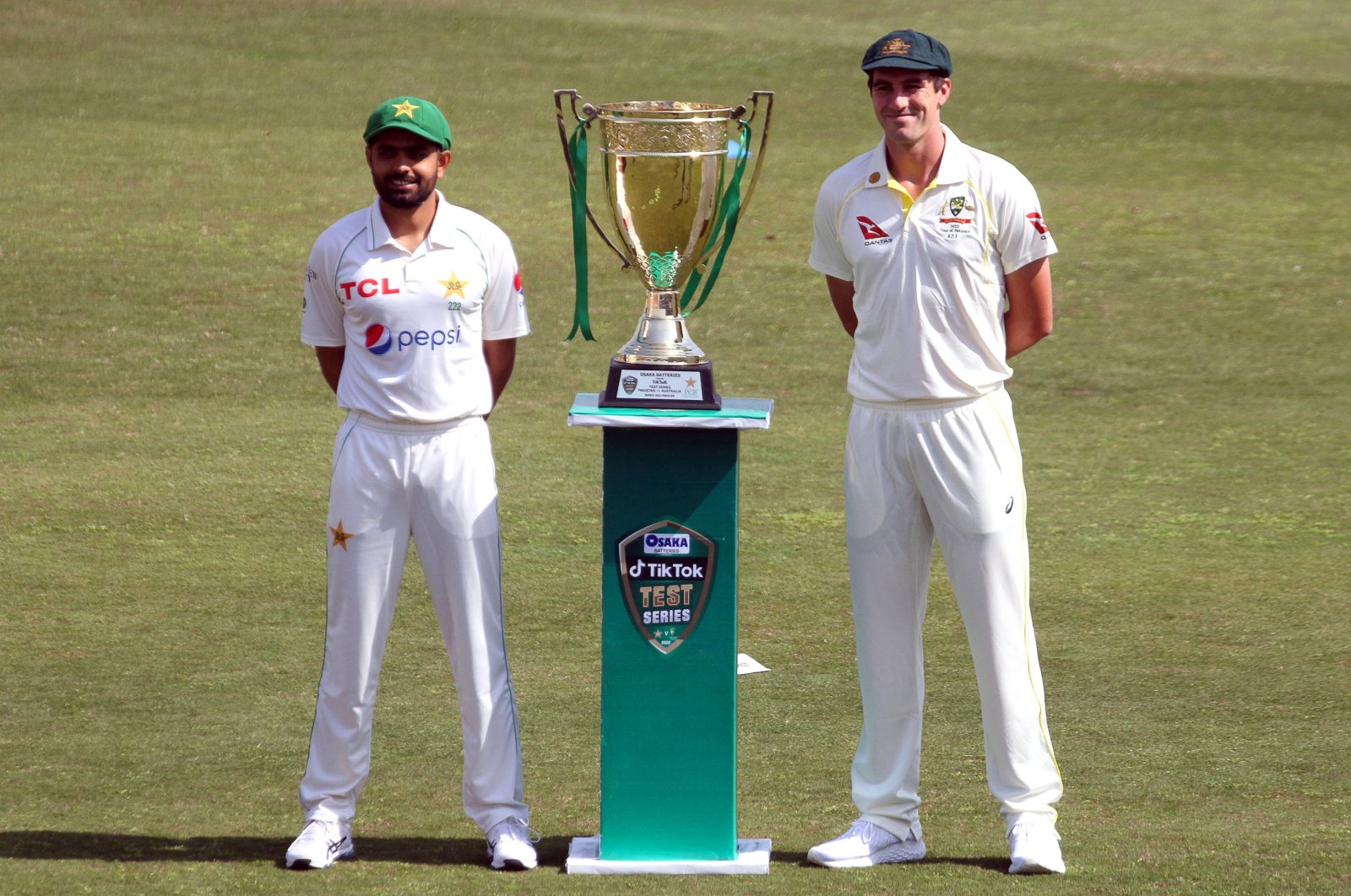 Pakistan&#039;s captain Babar Azam (L) and his Australian counterpart Pat Cummins (R) pose with the Test Series trophy, Rawalpindi, Pakistan, March 2, 2022. (EPA Photo)