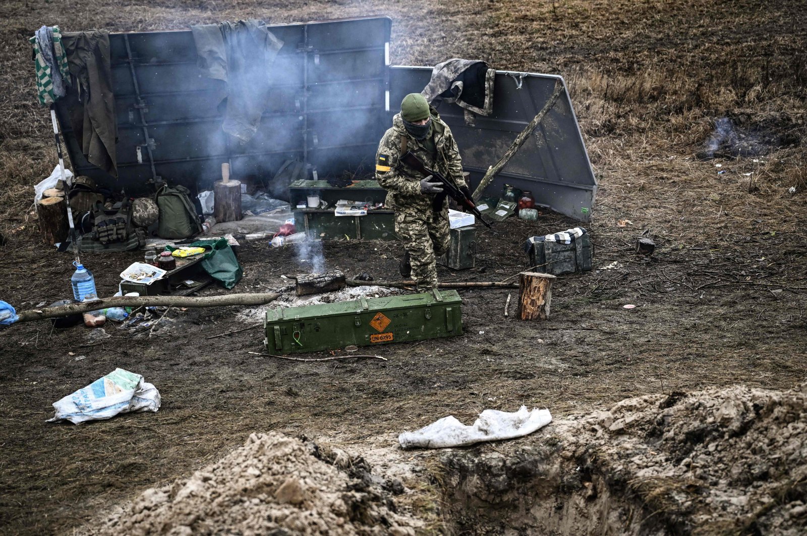 A Ukrainian soldier walks next to a camp fire at a front line, northeast of Kyiv, Ukraine, March 3, 2022. (AFP File Photo)