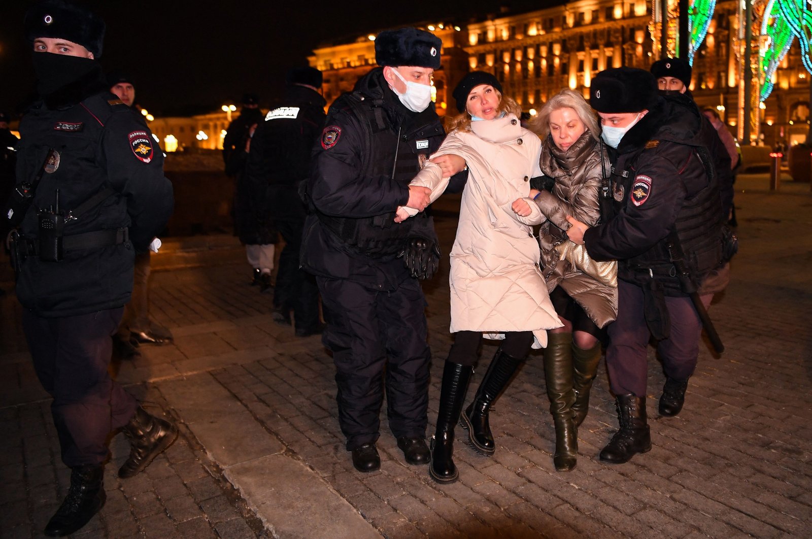 Police officers detain women during a protest against Russia&#039;s invasion of Ukraine in central Moscow, Russia, March 2, 2022. (AFP Photo)