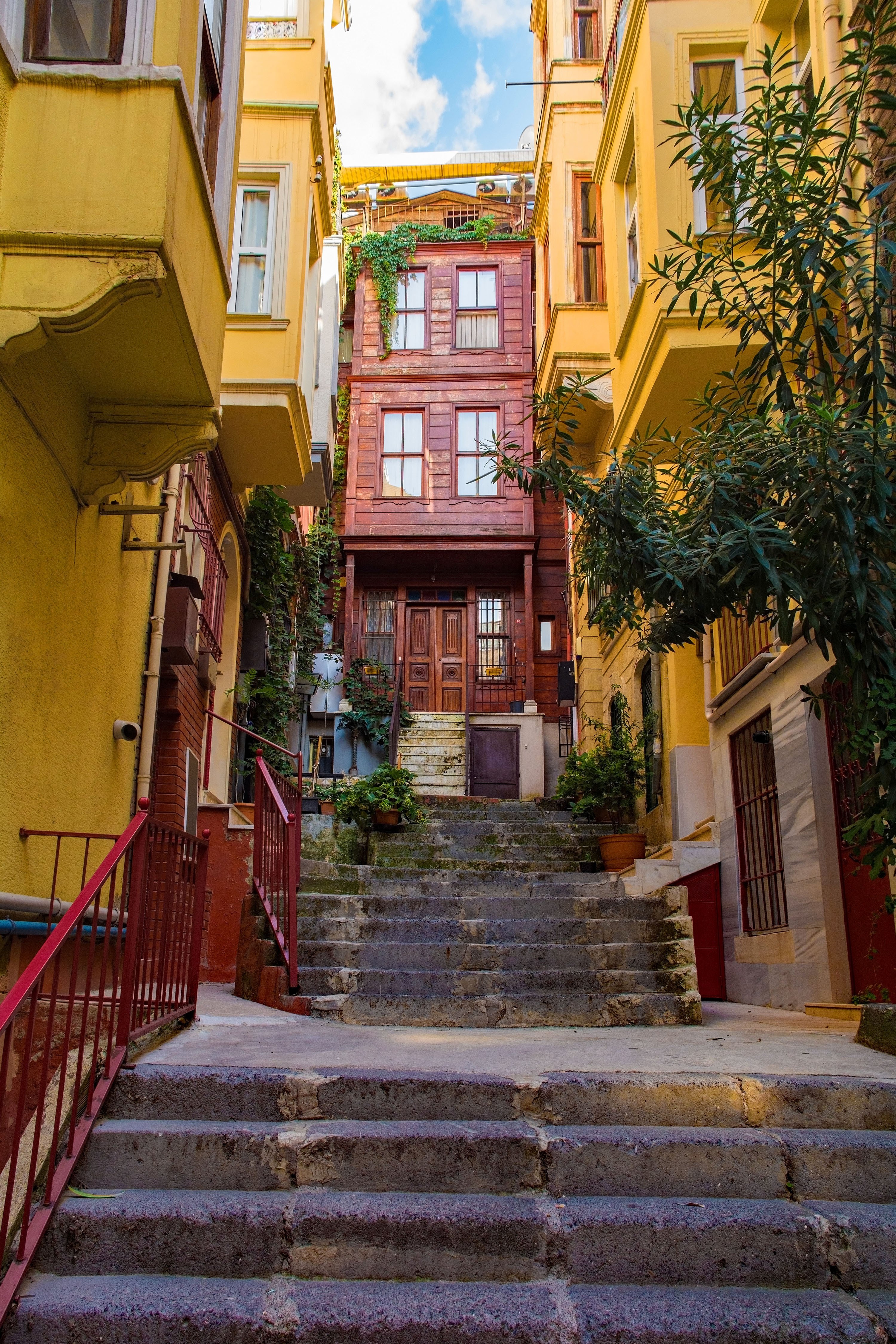 Jalan setapak bersejarah di Cihangir, Beyoğlu, Istanbul.  (Foto Shutterstock) 