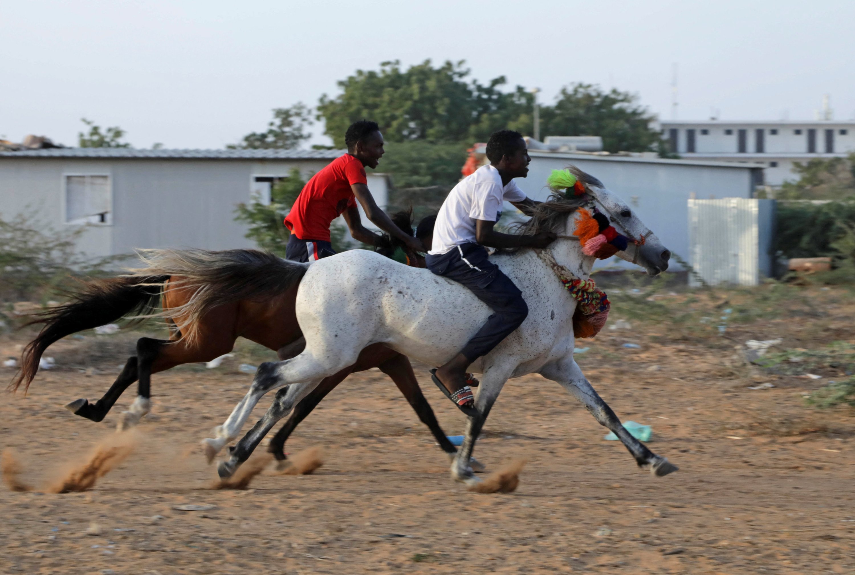 Pelajar berkuda Somalia berpartisipasi dalam pelatihan, Mogadishu, Somalia, 17 Februari 2022. (Foto Reuters)