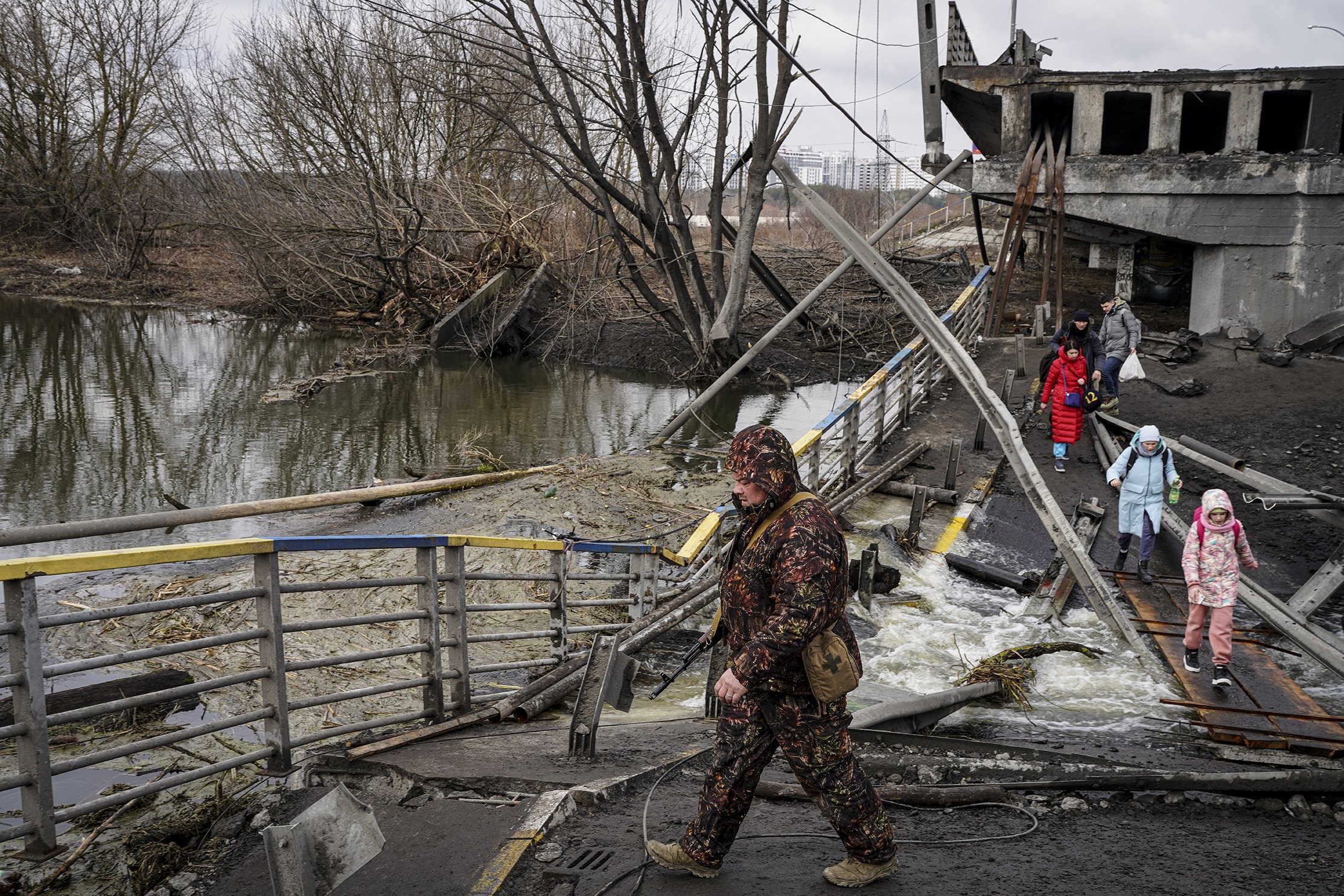 ‘Bridge of life’ saves lives in Ukraine amid Russian invasion | Daily Sabah