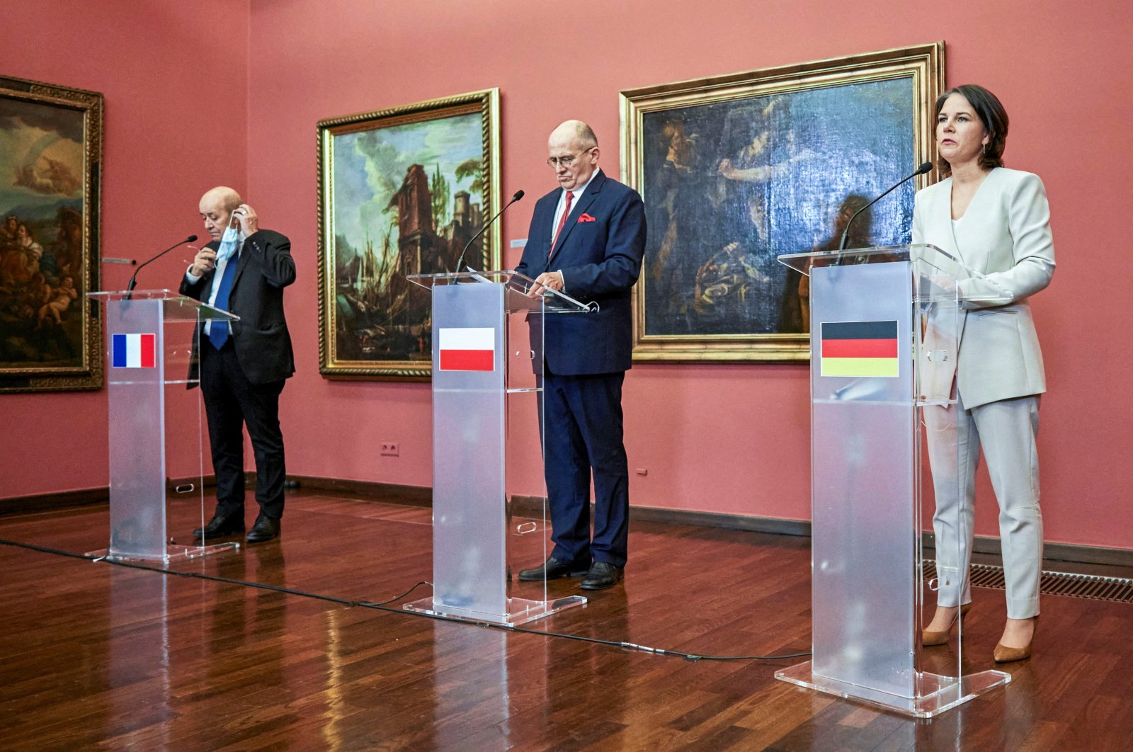 French Foreign Minister Jean-Yves Le Drian (L), Polish Foreign Minister Zbigniew Rau (C) and German Foreign Minister Annalena Baerbock hold a news conference following their meeting in Lodz, Poland, March 1, 2022. (Reuters Photo)