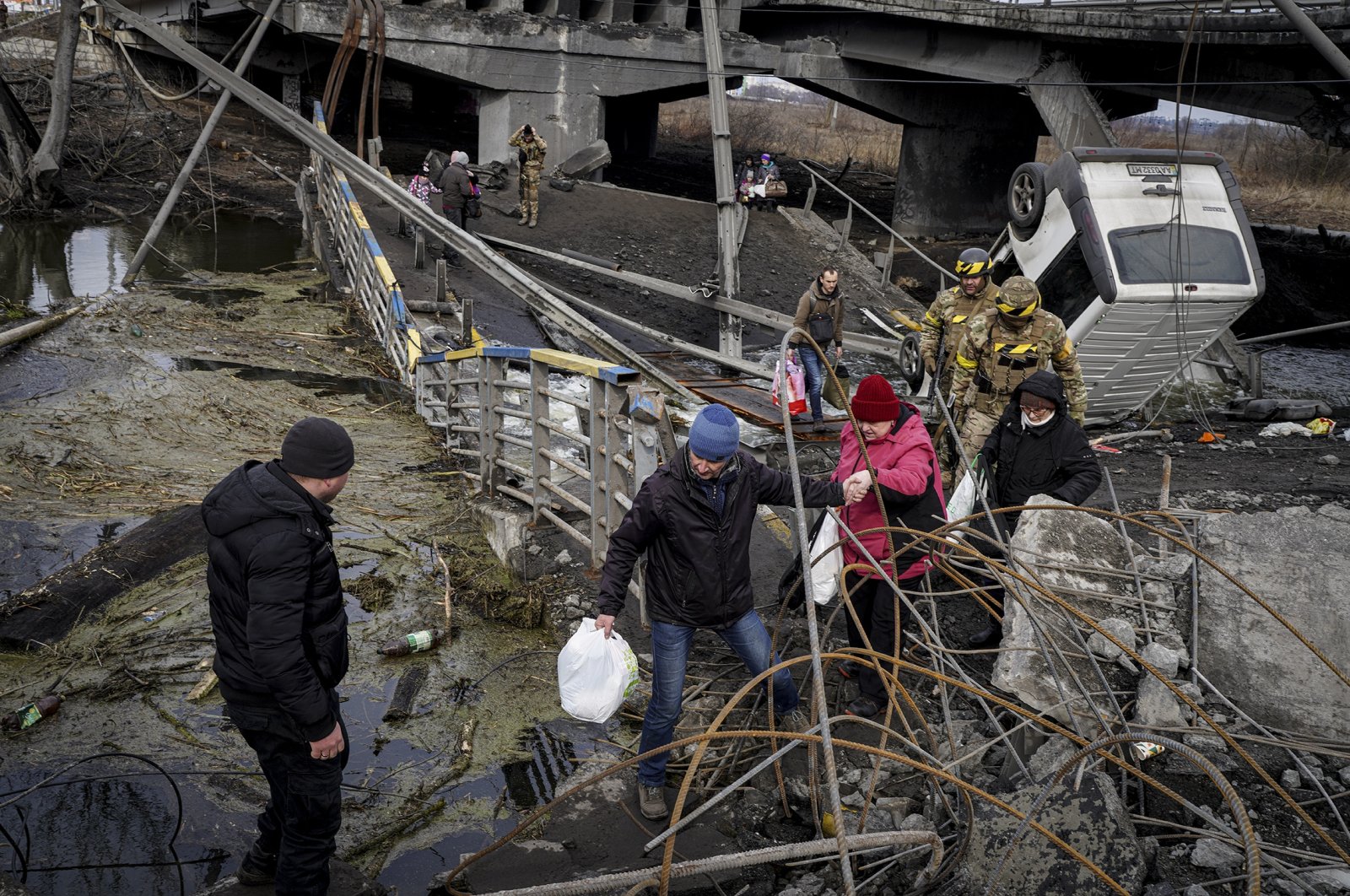 People cross the "bridge of life" near Kyiv amid Russian invasion on Mar. 4, 2022. (Photos by Uğur Yıldırım)