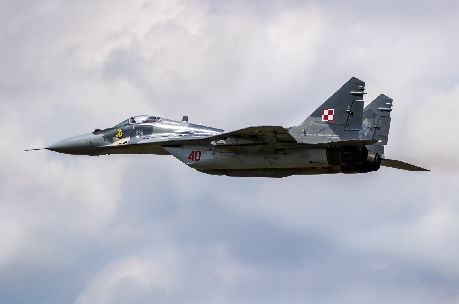 AS, Polandia menjajaki kesepakatan untuk memasok pesawat tempur era Soviet ke Ukraina