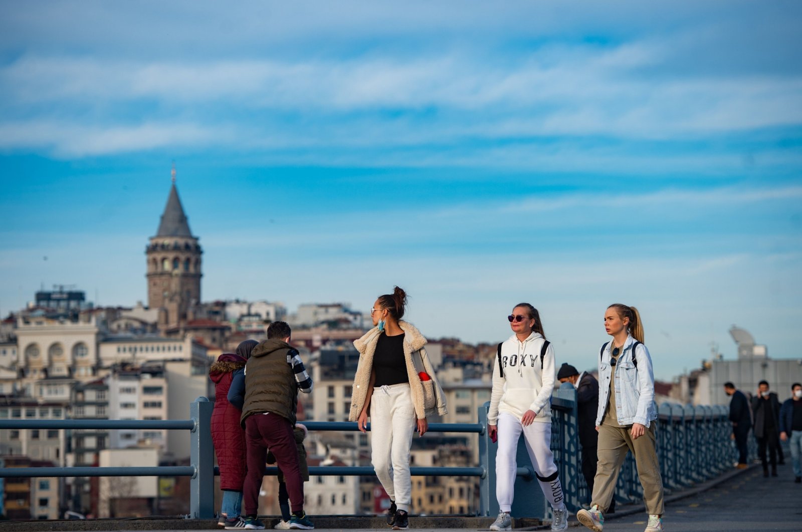 Tourists walk near Galata Bridge during a two-day curfew to limit the spread of COVID-19 in Istanbul, Turkey, Jan. 31, 2021. (AFP Photo)