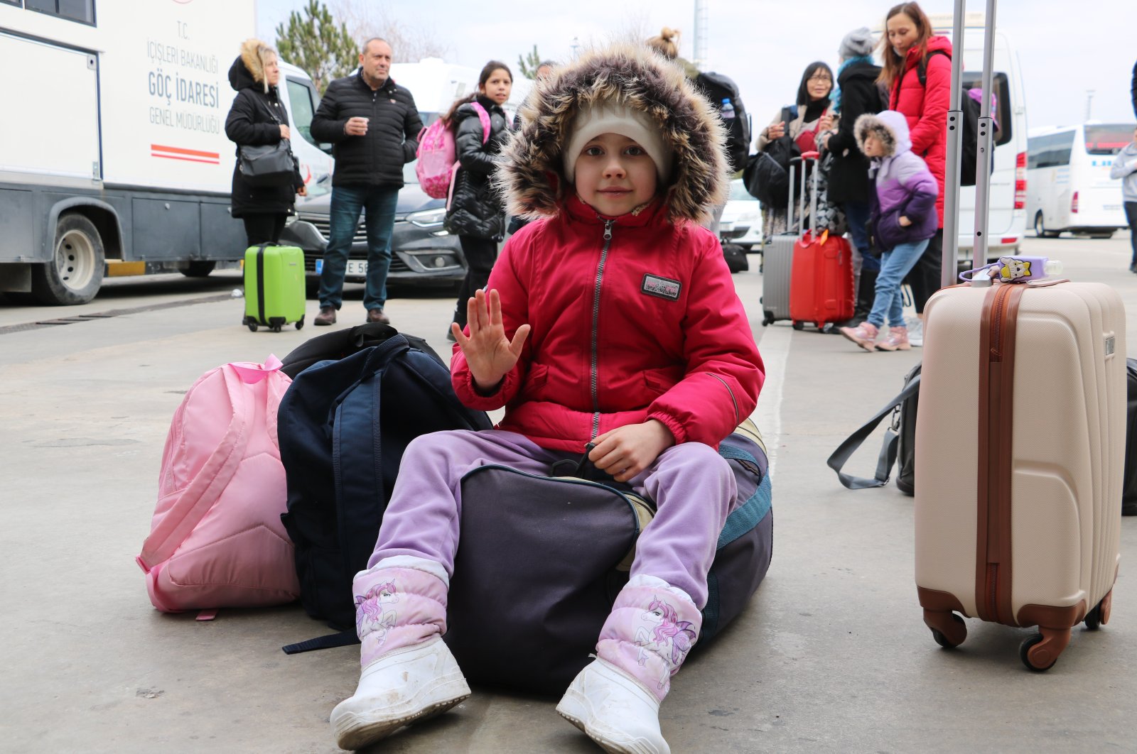 Ukrainian child sits after being evacuated to Turkey, in Kırklareli province, March 6, 2022. (IHA Photo)