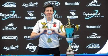 Turkey’s Eylül Kibaroğlu after winning the 10-ball title at the European Women’s Pool and Billiard Championship, Lasko, Slovenia, March 6, 2022. (DHA Photo)