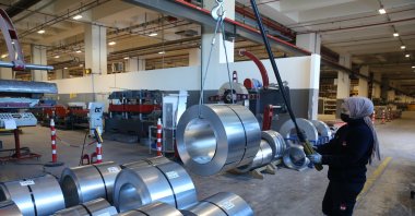 A woman works at a factory in Dilovası district, in Kocaeli, northwestern Turkey, March 7, 2022. (AA PHOTO)