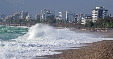 Waves batter the coast of Antalya, southern Turkey, Dec. 2, 2021. (IHA Photo)