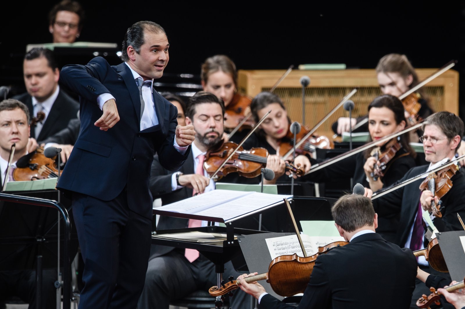 Russian-Ossetian conductor Tugan Sokhiev (L) conducts the Berlin Philharmonic orchestra during their open air concert in Berlin, Germany, June 29, 2019. (EPA Photo) 