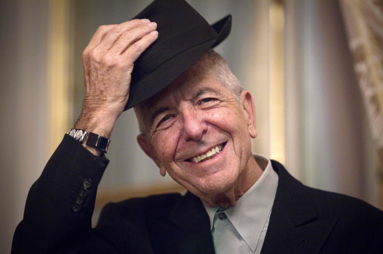 Hipgnosis membeli seluruh katalog Leonard Cohen