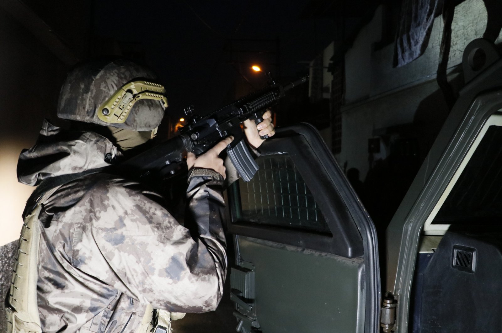 Counterterrorism squads participate in a raid in Adana province, Turkey, March 1, 2022. (IHA File Photo)