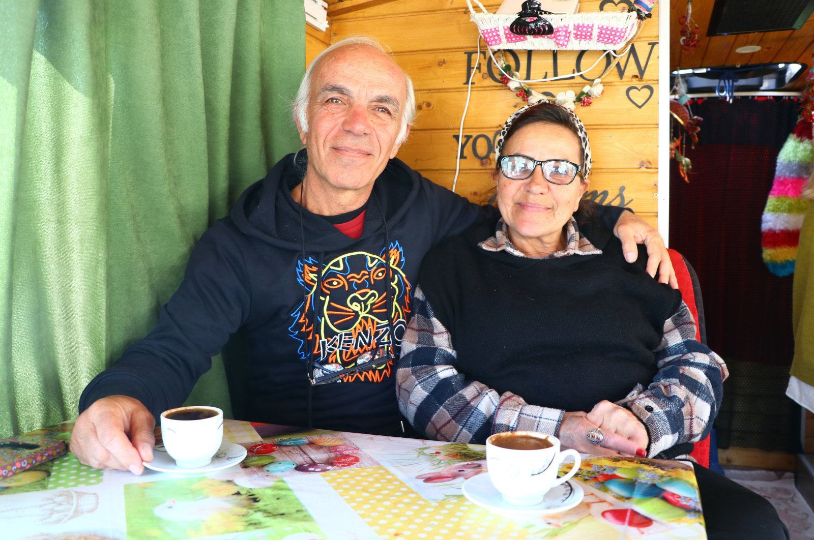 Kehidupan karavan pasangan pensiunan: Dari bangunan beton hingga alam