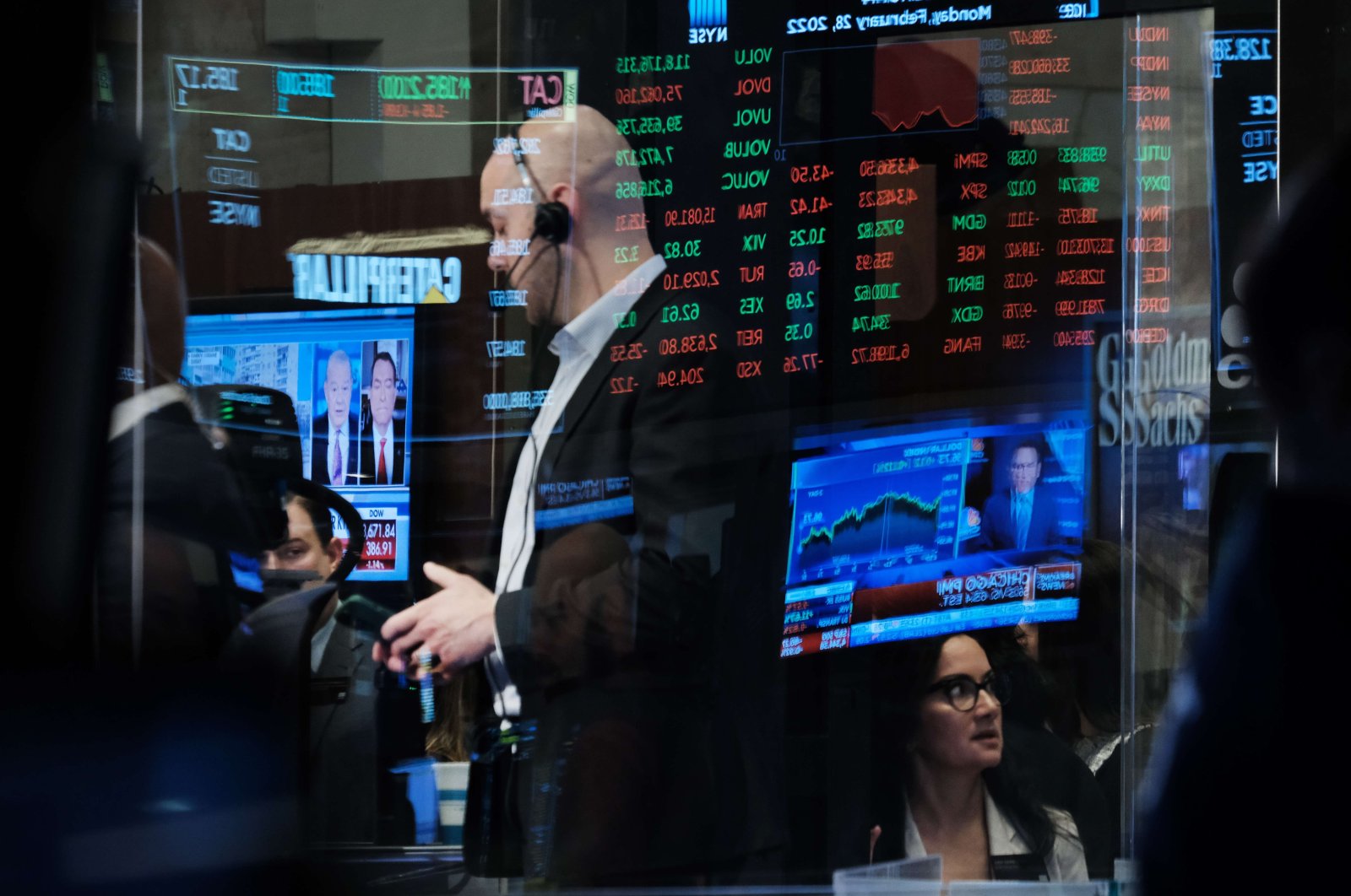 Traders work on the floor of the New York Stock Exchange (NYSE) in New York City, U.S., Feb. 28, 2022. (AFP Photo)