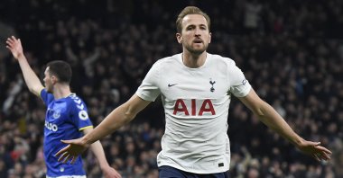 Suprs' Harry Kane celebrates scoring in a Premier League game against Everton, London, England, March 7, 2022. (EPA Photo)