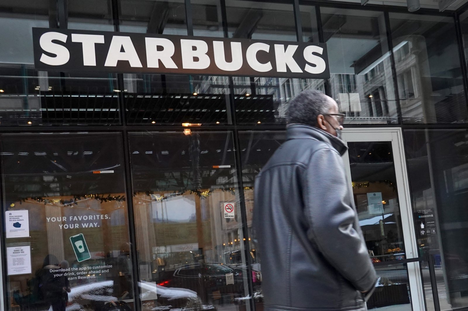 Starbucks bergabung dengan perusahaan Barat yang menghentikan operasinya di Rusia
