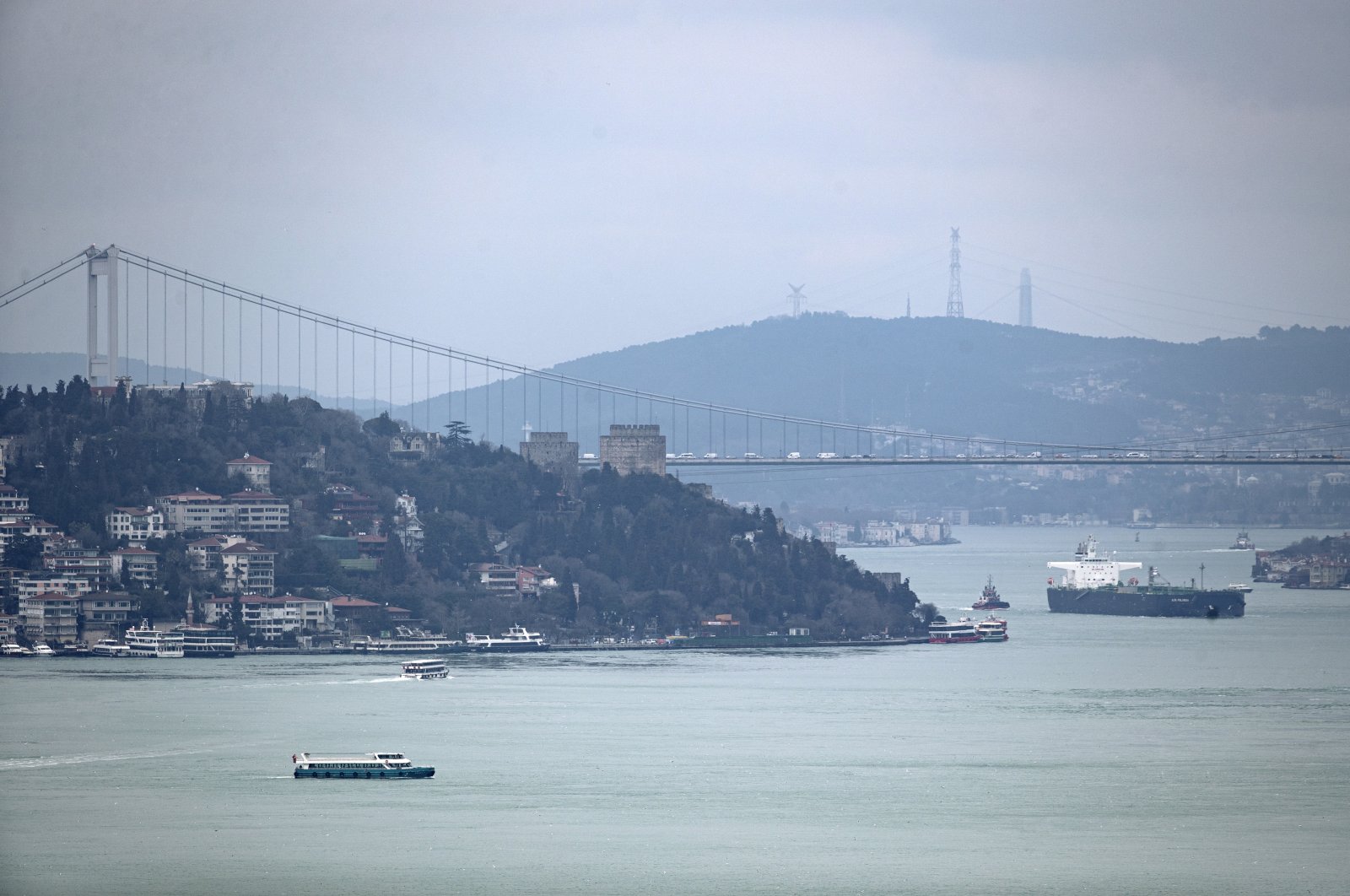 A cargo ship sails under the Fatih Sultan Mehmet Bridge on the Bosporus in Istanbul, Turkey, March 1, 2022. (EPA)